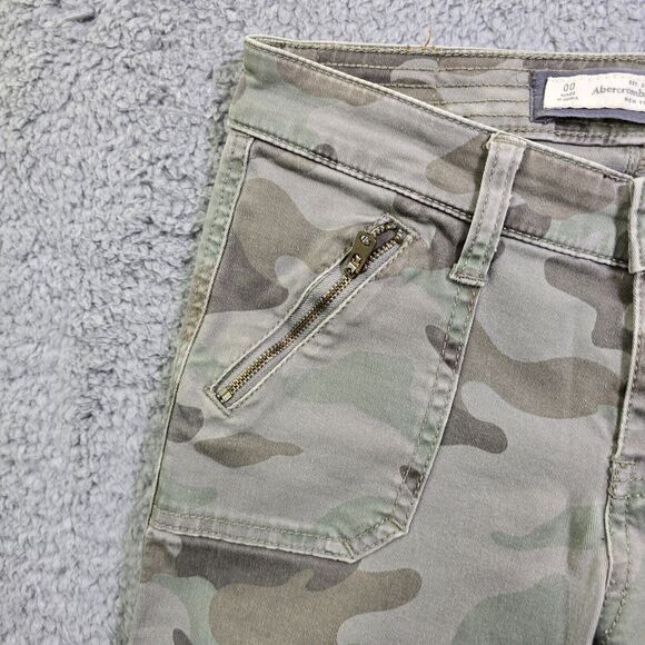 Abercrombie and Fitch Women's Camo Denim Jeans Size 00 24 - Picture 3 of 16